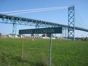 Ambassador bridge w:Riverside park sign